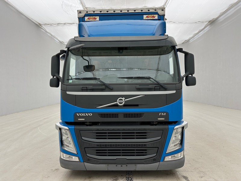 Volvo FM 330 - Curtain side truck: picture 2 Volvo FM 330 - Curtain side truck: picture 2