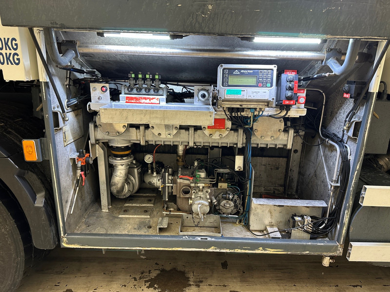 Volvo FM 360 - 6x2 - Tanker truck: picture 5 Volvo FM 360 - 6x2 - Tanker truck: picture 5