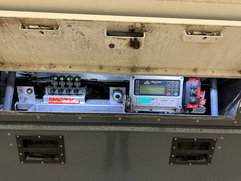 Volvo FM 360 - 6x2 - Tanker truck: picture 4 Volvo FM 360 - 6x2 - Tanker truck: picture 4