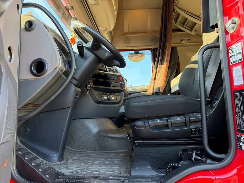 DAF XF 530 Super Spacecab Retarder Euro 6 - Tractor unit: picture 5 DAF XF 530 Super Spacecab Retarder Euro 6 - Tractor unit: picture 5