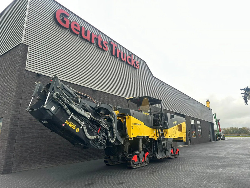 Bomag BM 2200/75 ASFALTFREES / ASPHALT MILLING MACHINE / COLD PLANER - Asphalt machine: picture 2 Bomag BM 2200/75 ASFALTFREES / ASPHALT MILLING MACHINE / COLD PLANER - Asphalt machine: picture 2