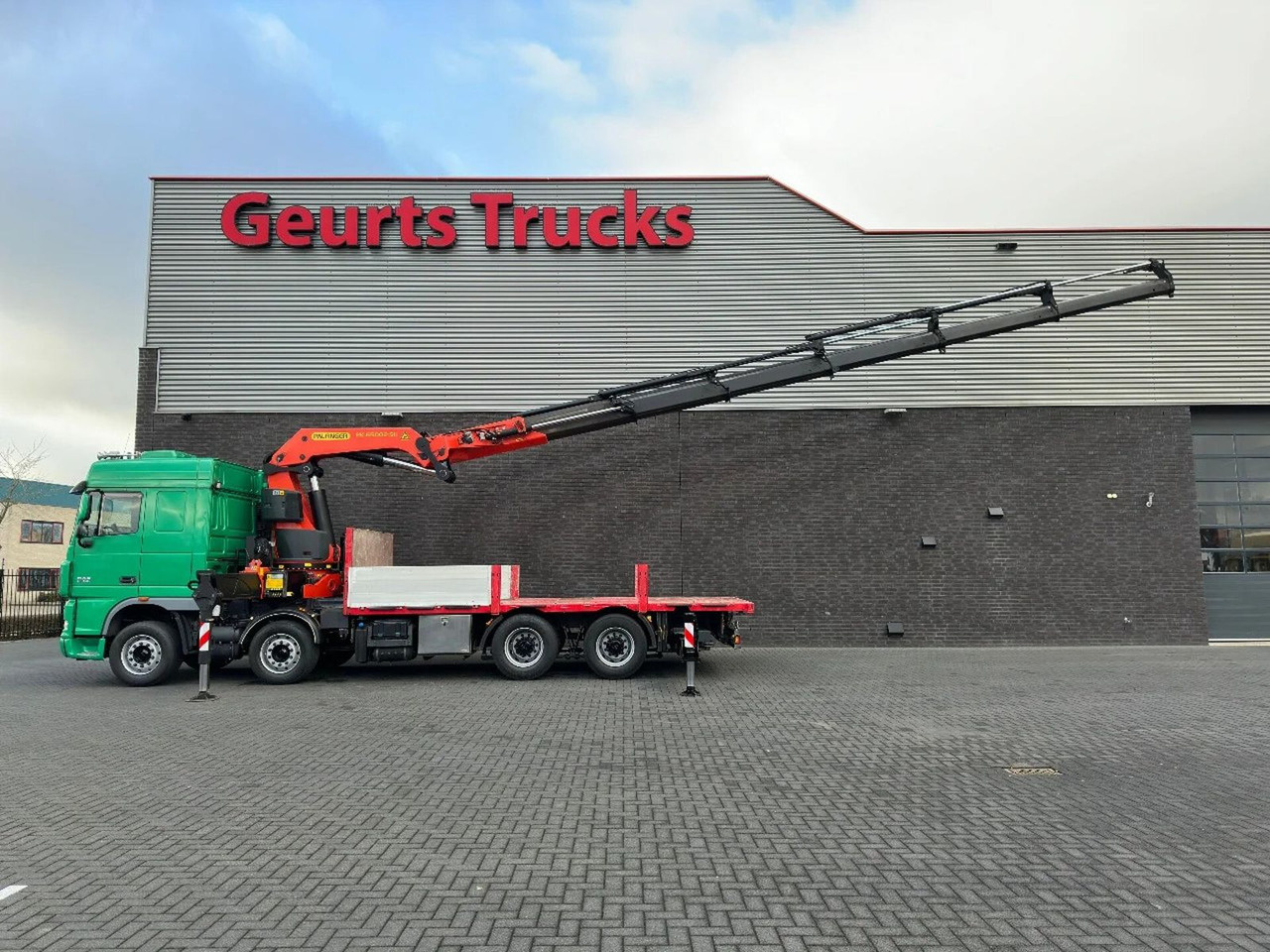 DAF XF 105.510 8X4 + PALFINGER PK 65002-SH E POWER L - Crane truck: picture 2 DAF XF 105.510 8X4 + PALFINGER PK 65002-SH E POWER L - Crane truck: picture 2