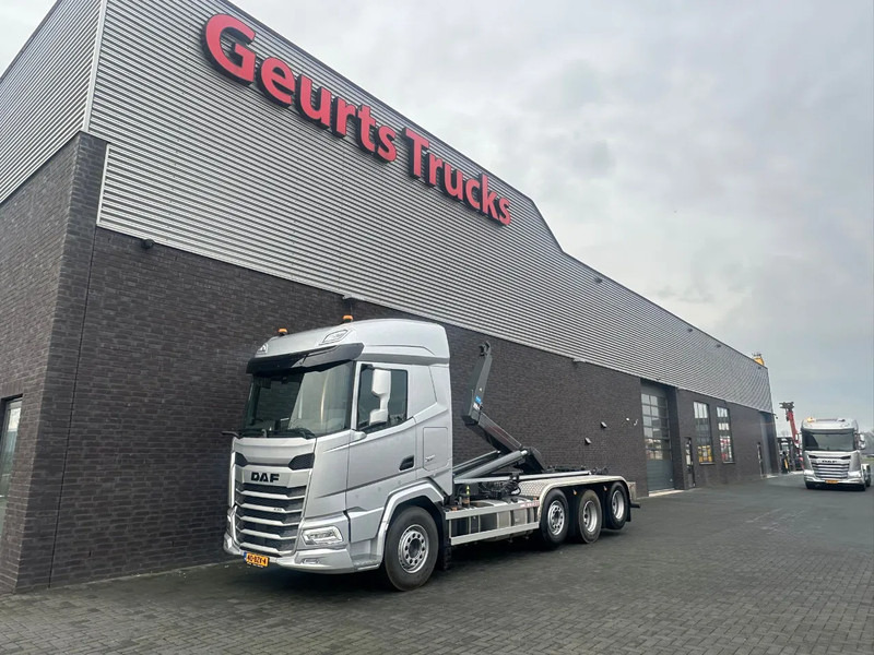 DAF XF 530 8X2 TRIPLE VDL S-30-6700 HAAKARMSYSTEEM/ABROLLKIPPER/HOOKLIFT/NIEUW/NEW - Hook lift truck: picture 2 DAF XF 530 8X2 TRIPLE VDL S-30-6700 HAAKARMSYSTEEM/ABROLLKIPPER/HOOKLIFT/NIEUW/NEW - Hook lift truck: picture 2