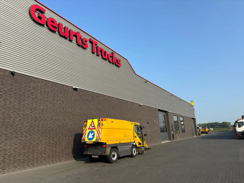 Johnston CX400 SWEEPING TRUCK/ KEHRMASCHINE/VEEGWAGEN/FAHRBAHNREINIGER - Industrial sweeper: picture 4 Johnston CX400 SWEEPING TRUCK/ KEHRMASCHINE/VEEGWAGEN/FAHRBAHNREINIGER - Industrial sweeper: picture 4