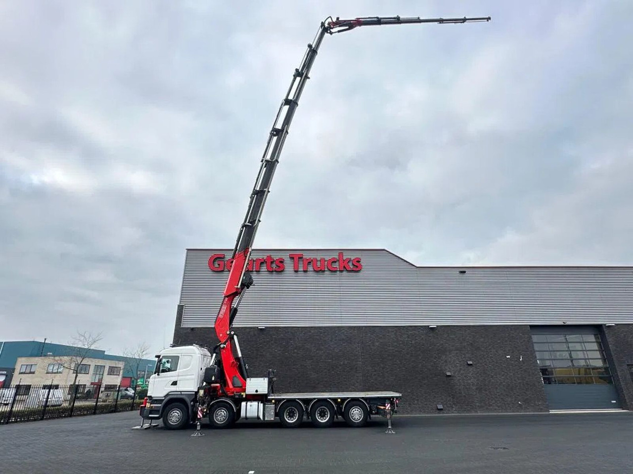 Scania R520 V8 10X4 TRIDEM + F1650RA.2.28 + JIB L816 KR - Crane truck: picture 4 Scania R520 V8 10X4 TRIDEM + F1650RA.2.28 + JIB L816 KR - Crane truck: picture 4