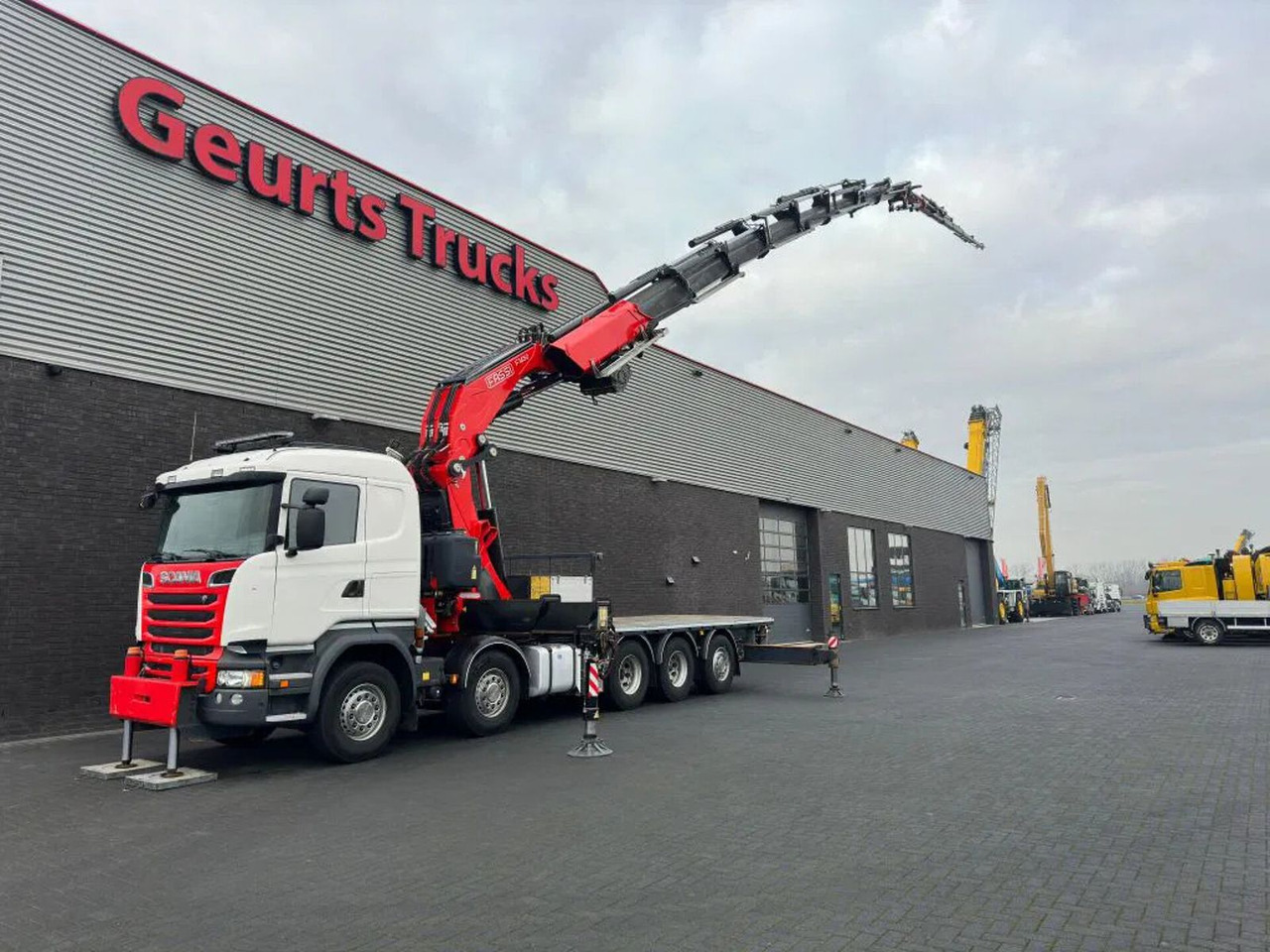 Scania R520 V8 10X4 TRIDEM + F1650RA.2.28 + JIB L816 KR - Crane truck: picture 2 Scania R520 V8 10X4 TRIDEM + F1650RA.2.28 + JIB L816 KR - Crane truck: picture 2