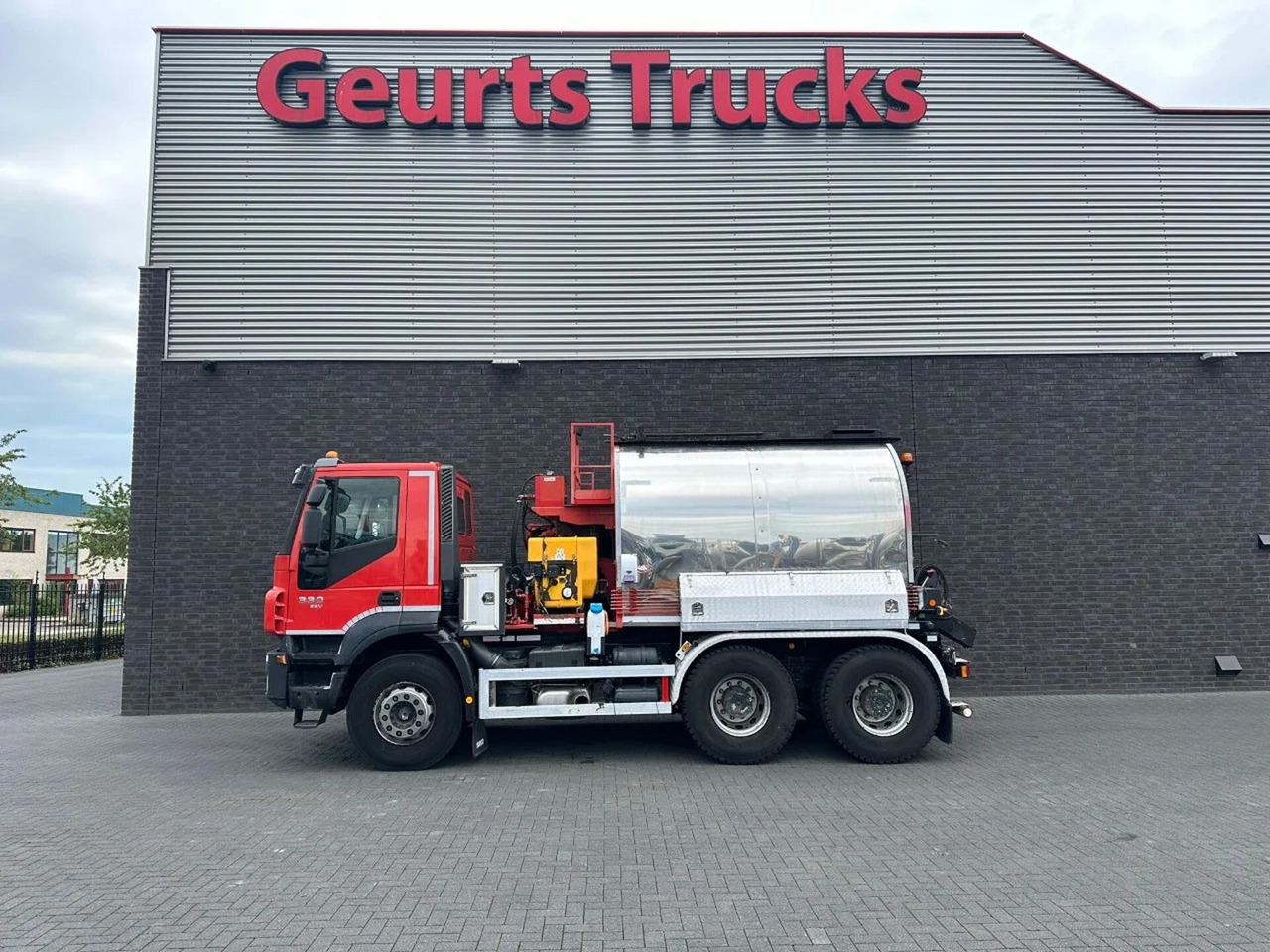Iveco Trakker 330 6X4 LINNHOFF& HENNE AWÖL 600 6M3 ASF - Truck: picture 1 Iveco Trakker 330 6X4 LINNHOFF& HENNE AWÖL 600 6M3 ASF - Truck: picture 1