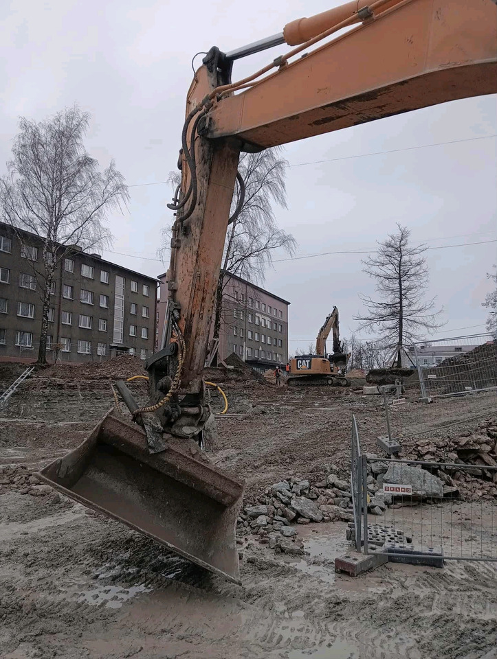 Hyundai R 300 - Crawler excavator: picture 3 Hyundai R 300 - Crawler excavator: picture 3