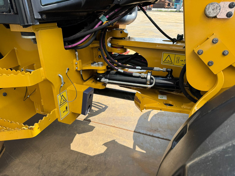 Wheel loader Caterpillar 908M: picture 19