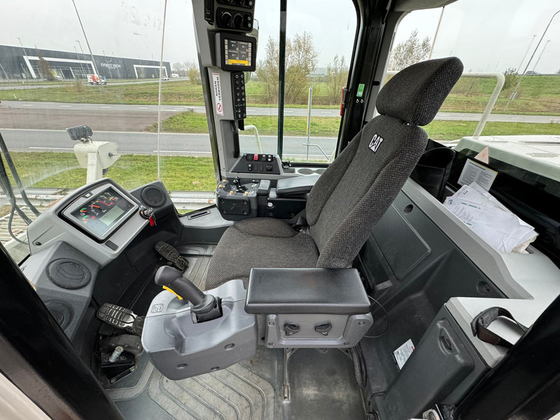 Wheel loader Caterpillar 972M XE: picture 20