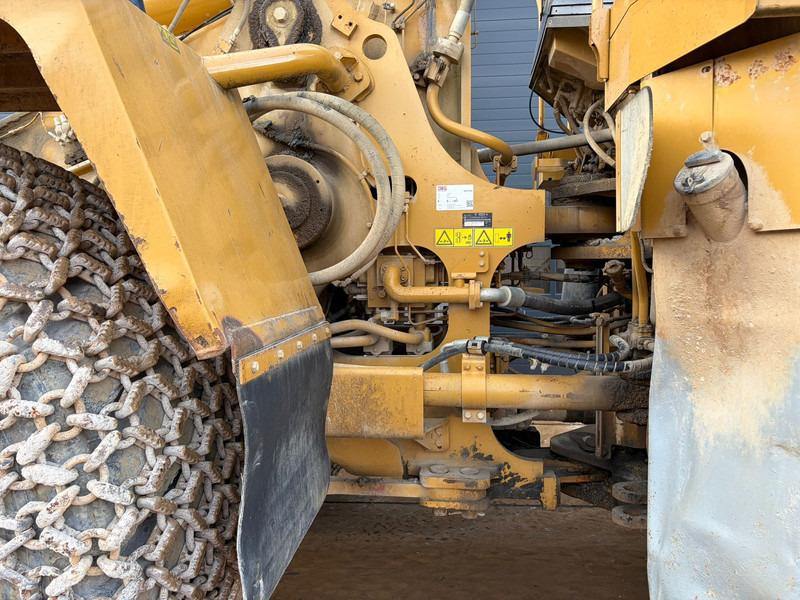 Wheel loader Caterpillar 988H: picture 16