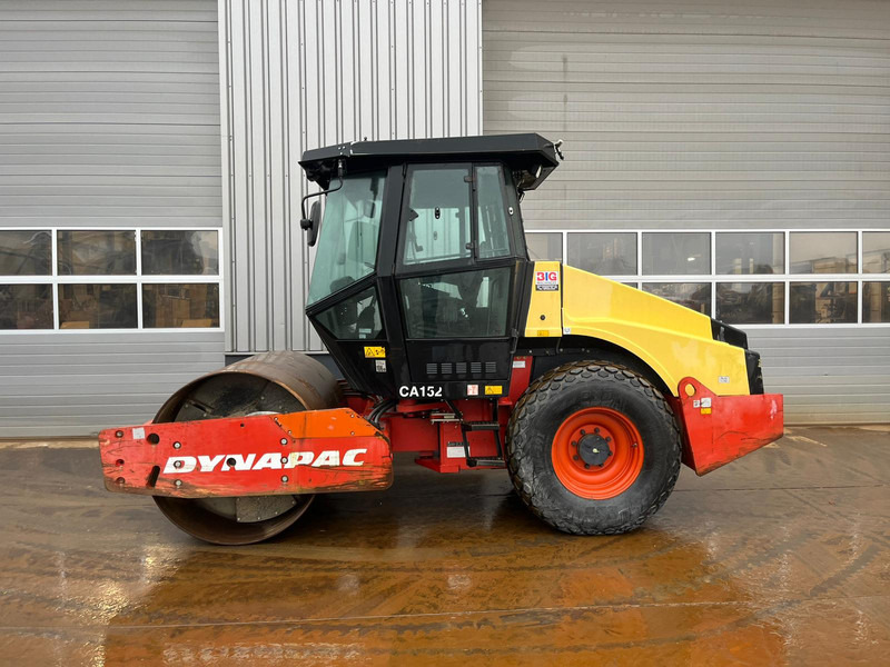 Dynapac CA152D - Roller: picture 1 Dynapac CA152D - Roller: picture 1