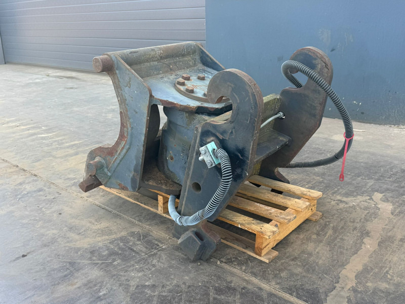 Tilting Quick Coupler CW30 - Winch: picture 1 Tilting Quick Coupler CW30 - Winch: picture 1