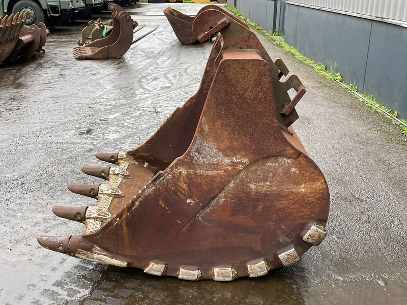 Verachtert Bucket with teeth - Bucket: picture 2 Verachtert Bucket with teeth - Bucket: picture 2