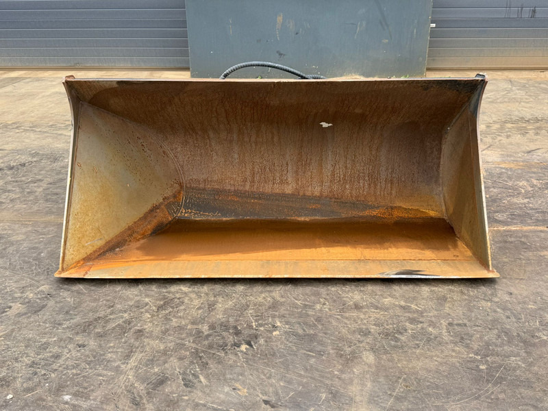 ZFE Side-Tilting bucket - Bucket: picture 1 ZFE Side-Tilting bucket - Bucket: picture 1