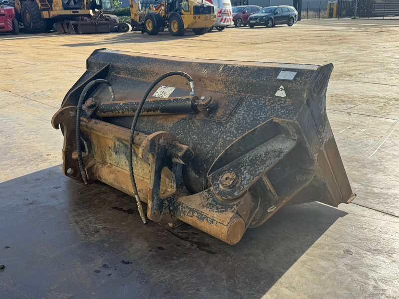 ZFE Side-Tilting bucket for CAT 908 SW - Bucket: picture 5 ZFE Side-Tilting bucket for CAT 908 SW - Bucket: picture 5