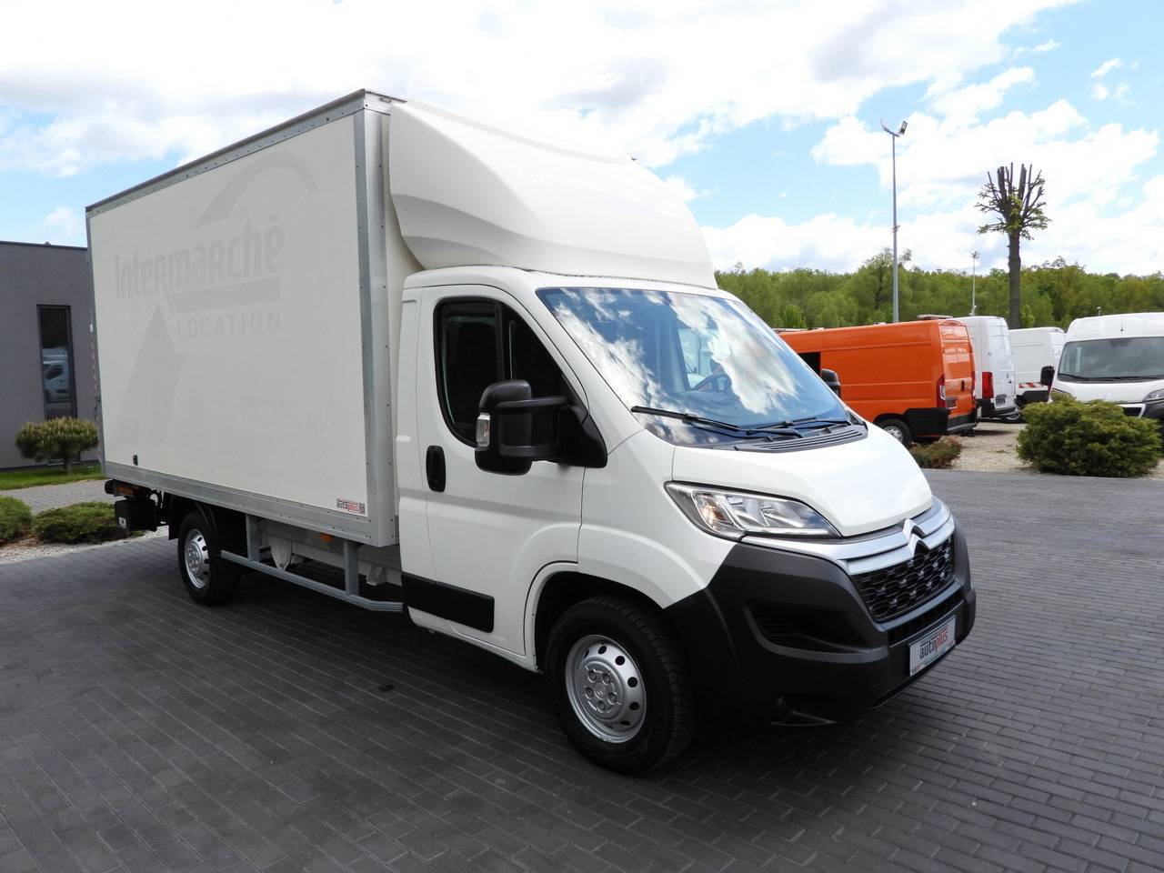 CITROEN JUMPER BOX LIFT 8 PALLETS CRUISE CONTROL NAVIGATION AIR CONDITIONING 165HP - Closed box van: picture 4 CITROEN JUMPER BOX LIFT 8 PALLETS CRUISE CONTROL NAVIGATION AIR CONDITIONING 165HP - Closed box van: picture 4