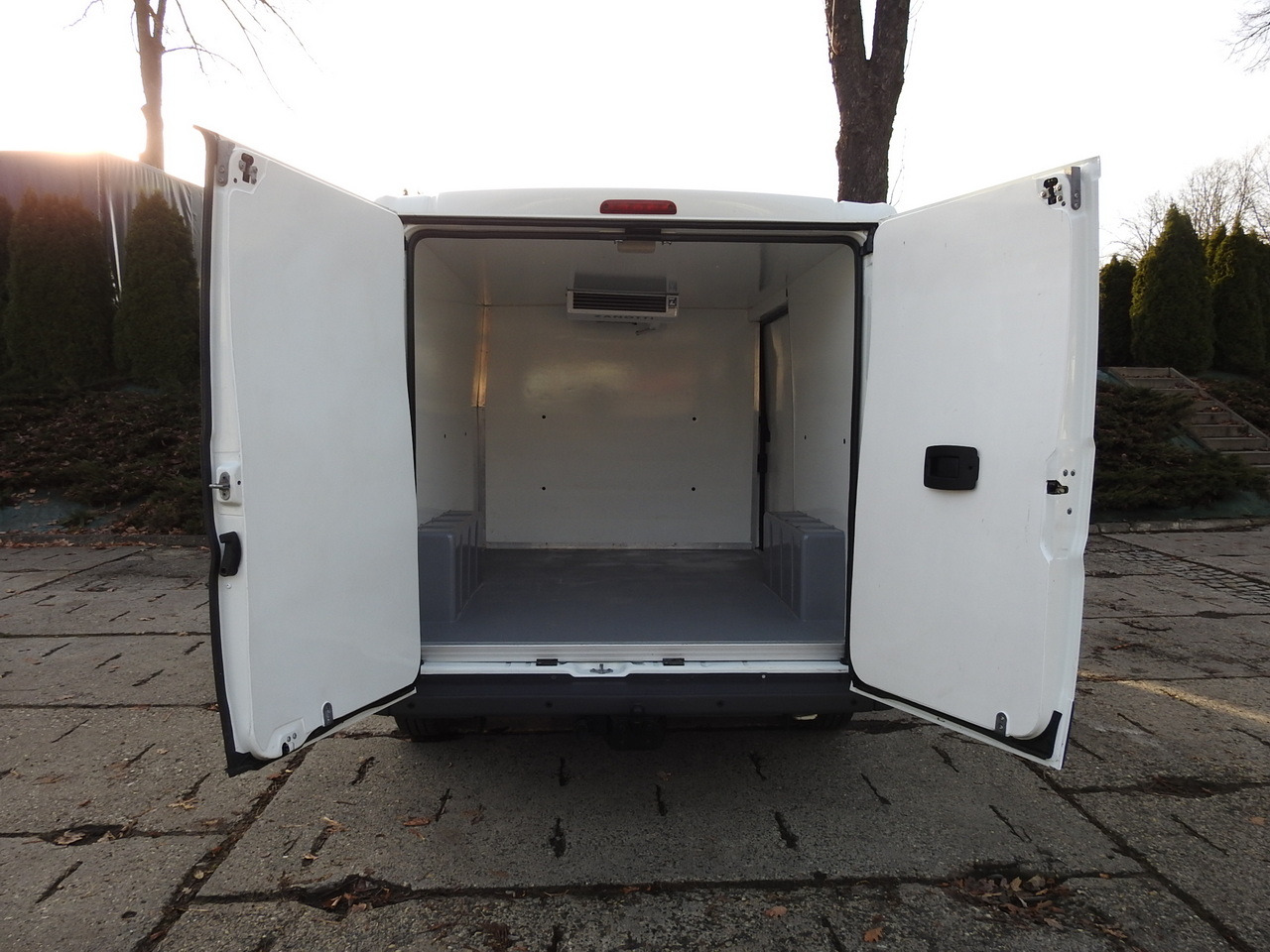 Refrigerated delivery van CITROEN JUMPER REFRIGERATOR VAN -5*C LED LIGHTS AIR CONDITIONING 130HP: picture 12 Refrigerated delivery van CITROEN JUMPER REFRIGERATOR VAN -5*C LED LIGHTS AIR CONDITIONING 130HP: picture 12