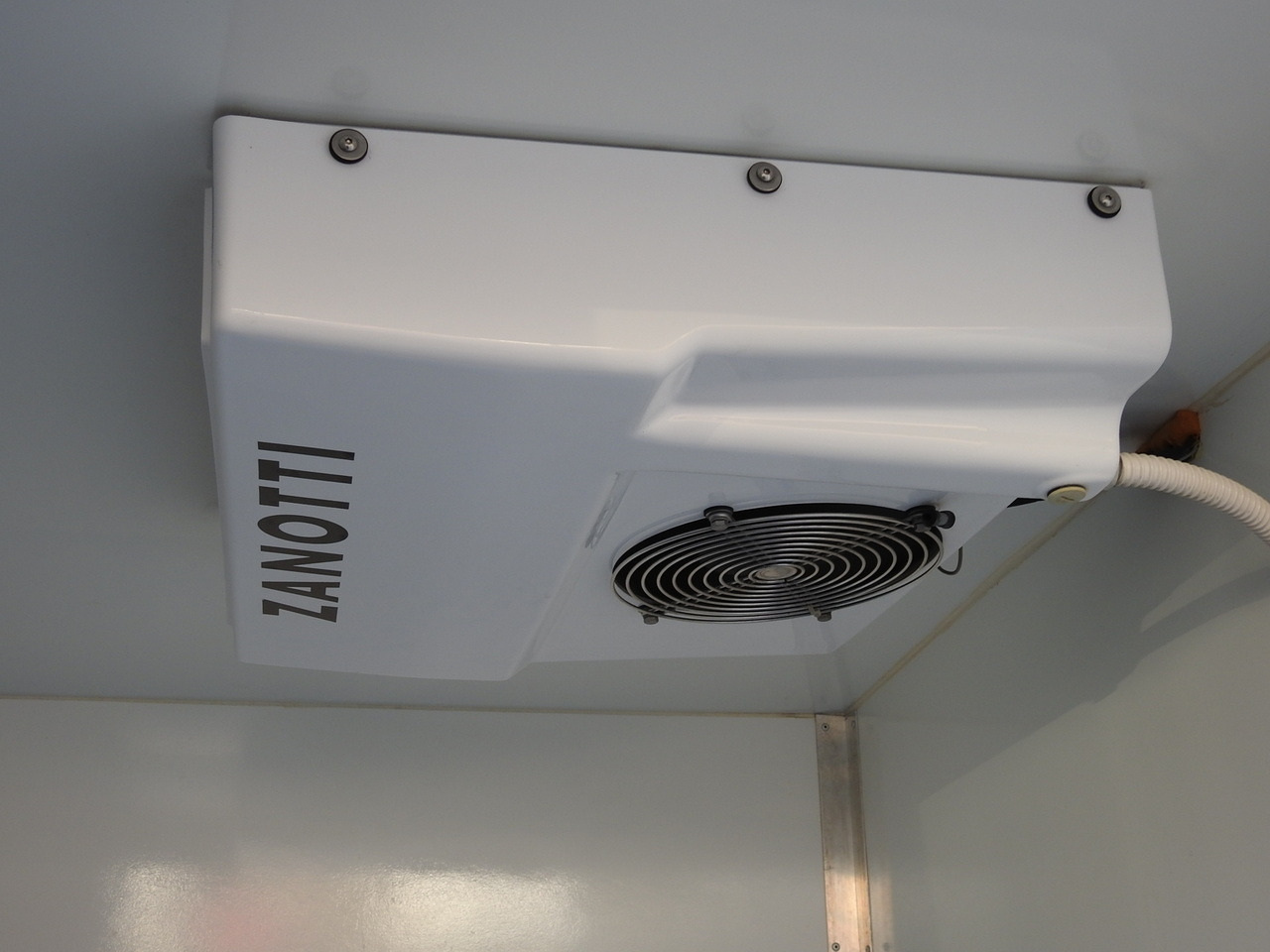 Refrigerated delivery van CITROEN JUMPER REFRIGERATOR VAN -5*C LED LIGHTS AIR CONDITIONING 130HP: picture 28 Refrigerated delivery van CITROEN JUMPER REFRIGERATOR VAN -5*C LED LIGHTS AIR CONDITIONING 130HP: picture 28