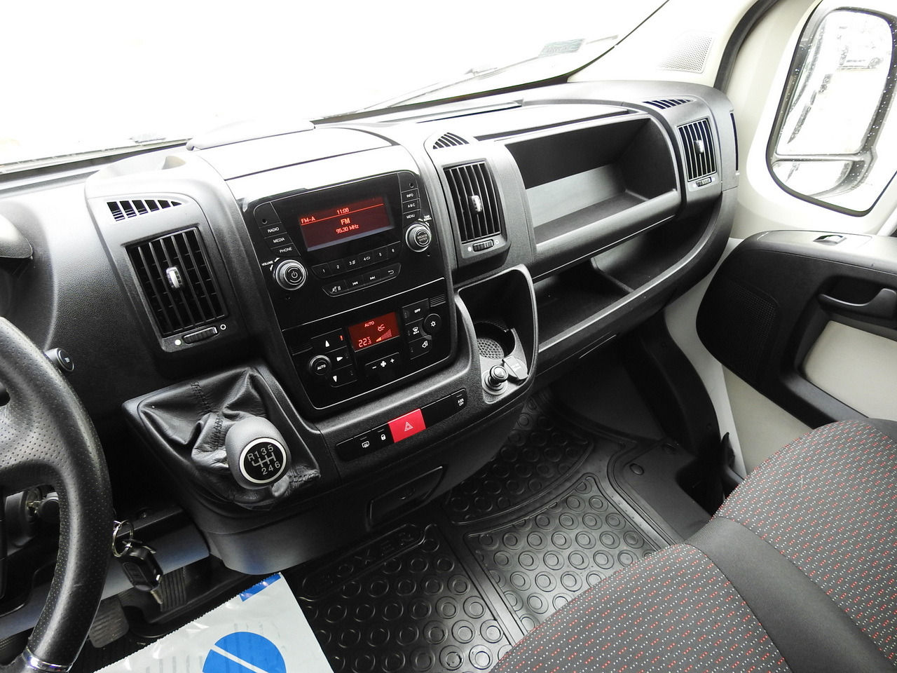 Refrigerated delivery van CITROEN JUMPER REFRIGERATOR VAN -5*C LED LIGHTS AIR CONDITIONING 130HP: picture 39 Refrigerated delivery van CITROEN JUMPER REFRIGERATOR VAN -5*C LED LIGHTS AIR CONDITIONING 130HP: picture 39