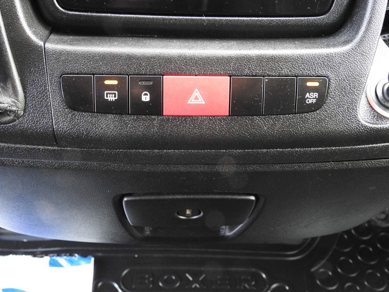 Refrigerated delivery van CITROEN JUMPER REFRIGERATOR VAN -5*C LED LIGHTS AIR CONDITIONING 130HP: picture 44 Refrigerated delivery van CITROEN JUMPER REFRIGERATOR VAN -5*C LED LIGHTS AIR CONDITIONING 130HP: picture 44