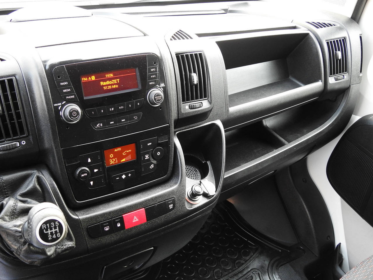 Refrigerated delivery van CITROEN JUMPER REFRIGERATOR VAN -5*C LED LIGHTS AIR CONDITIONING 130HP: picture 40 Refrigerated delivery van CITROEN JUMPER REFRIGERATOR VAN -5*C LED LIGHTS AIR CONDITIONING 130HP: picture 40