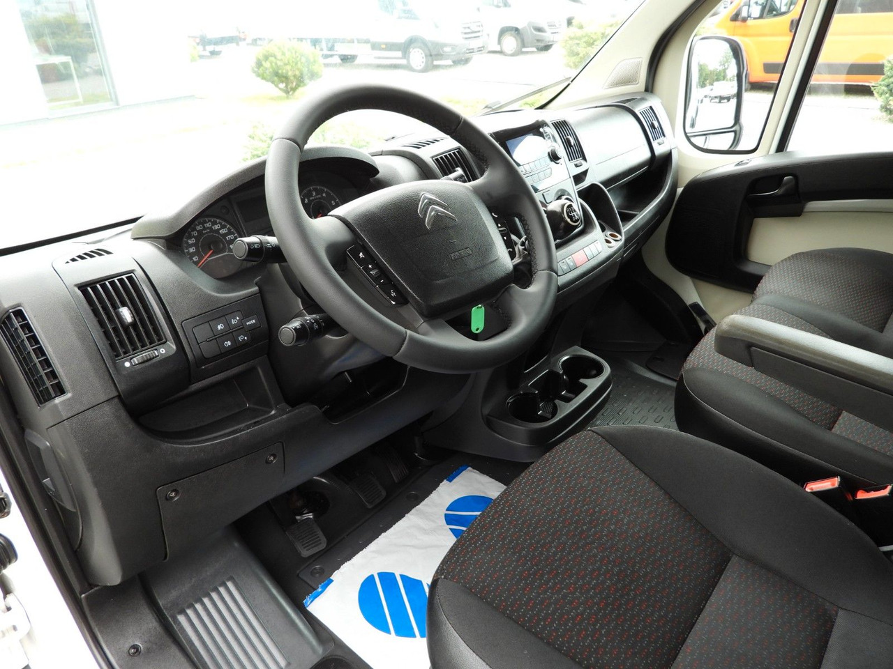 Citroën JUMPER PRITSCHE DOPPELKABINE DOKA 7 SITZE - Open body delivery van, Crew cab van: picture 2 Citroën JUMPER PRITSCHE DOPPELKABINE DOKA 7 SITZE - Open body delivery van, Crew cab van: picture 2
