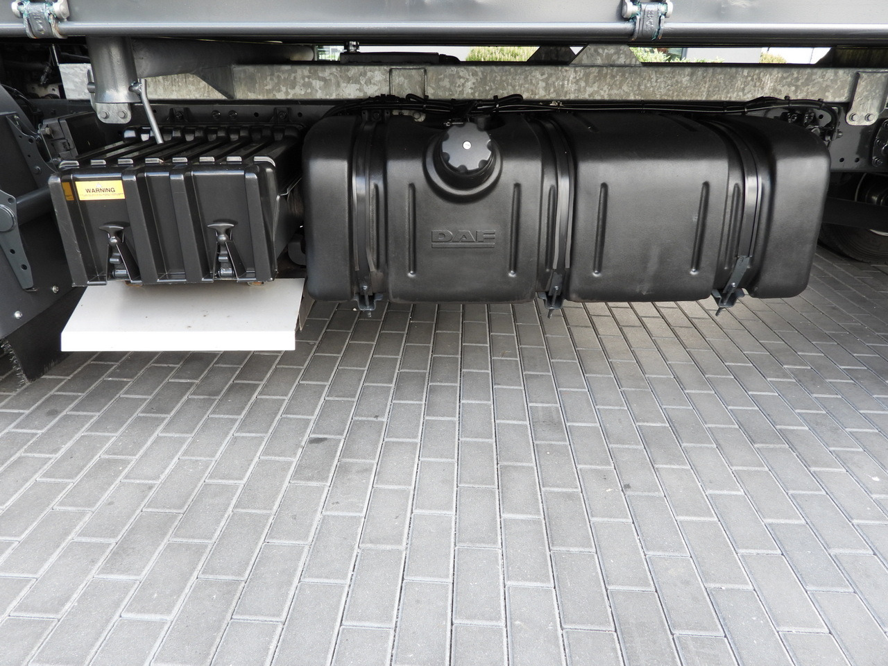 Tipper van DAF LF 180 THREE-WAY TIPPER CRUISE CONTROL LED LIGHTS AUTOMATIC TRANSMISSION TWIN WHEELS AIR CONDITIONING 180HP: picture 26 Tipper van DAF LF 180 THREE-WAY TIPPER CRUISE CONTROL LED LIGHTS AUTOMATIC TRANSMISSION TWIN WHEELS AIR CONDITIONING 180HP: picture 26