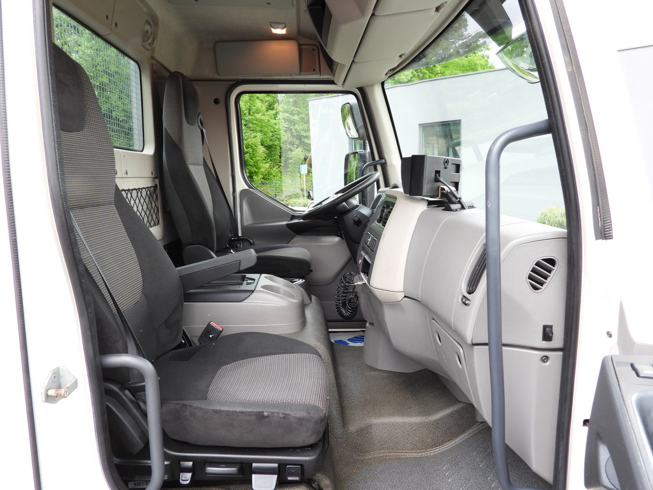 Tipper van DAF LF 180 THREE-WAY TIPPER CRUISE CONTROL LED LIGHTS AUTOMATIC TRANSMISSION TWIN WHEELS AIR CONDITIONING 180HP: picture 47 Tipper van DAF LF 180 THREE-WAY TIPPER CRUISE CONTROL LED LIGHTS AUTOMATIC TRANSMISSION TWIN WHEELS AIR CONDITIONING 180HP: picture 47