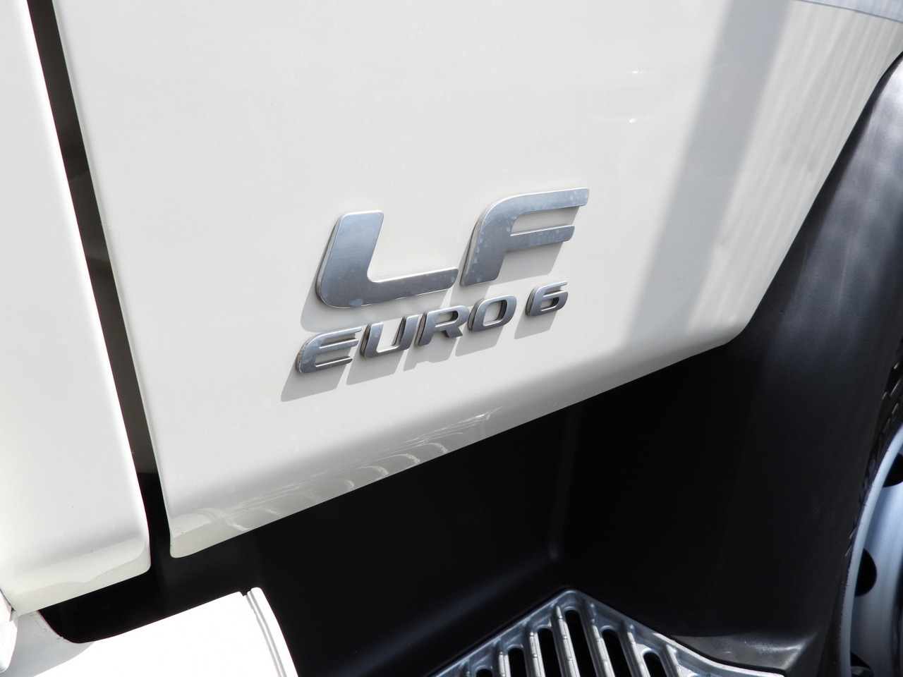 Tipper van DAF LF 180 THREE-WAY TIPPER CRUISE CONTROL LED LIGHTS AUTOMATIC TRANSMISSION TWIN WHEELS AIR CONDITIONING 180HP: picture 22 Tipper van DAF LF 180 THREE-WAY TIPPER CRUISE CONTROL LED LIGHTS AUTOMATIC TRANSMISSION TWIN WHEELS AIR CONDITIONING 180HP: picture 22