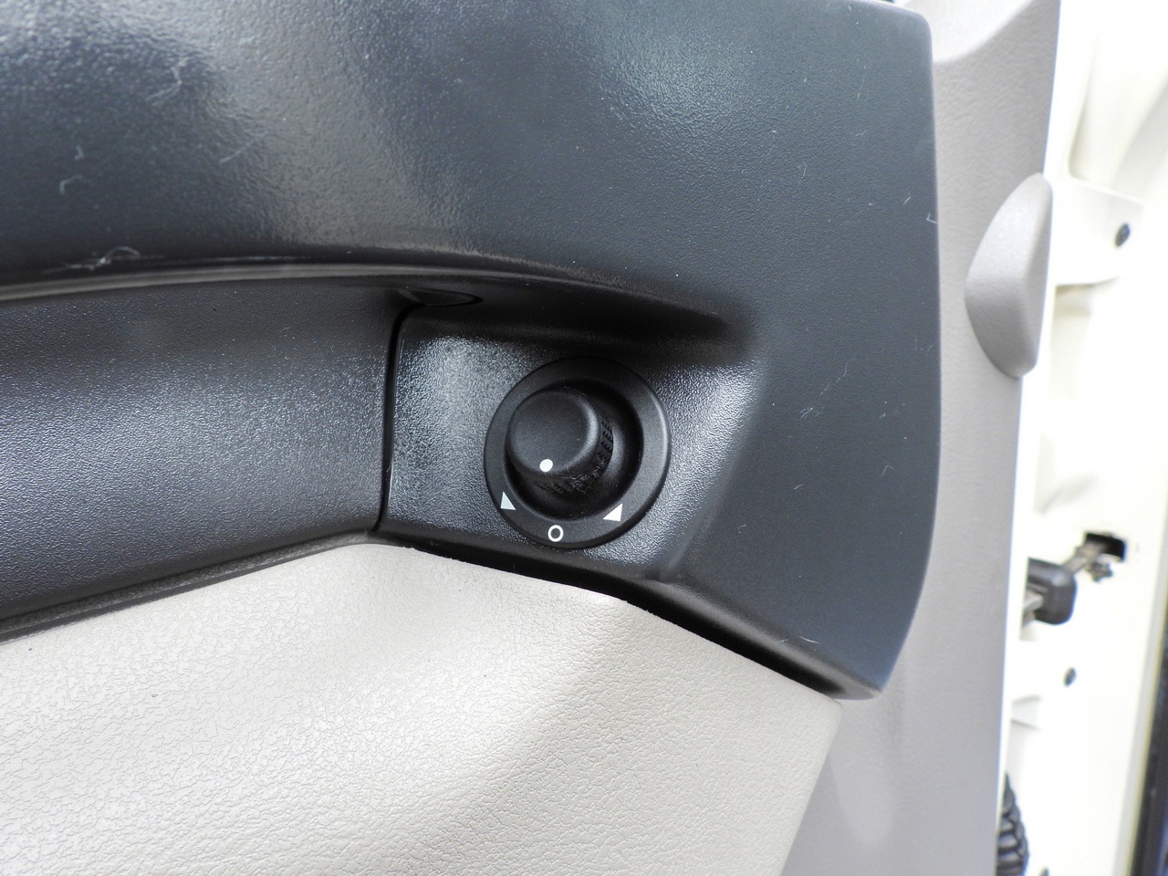 Tipper van DAF LF 180 THREE-WAY TIPPER CRUISE CONTROL LED LIGHTS AUTOMATIC TRANSMISSION TWIN WHEELS AIR CONDITIONING 180HP: picture 34 Tipper van DAF LF 180 THREE-WAY TIPPER CRUISE CONTROL LED LIGHTS AUTOMATIC TRANSMISSION TWIN WHEELS AIR CONDITIONING 180HP: picture 34