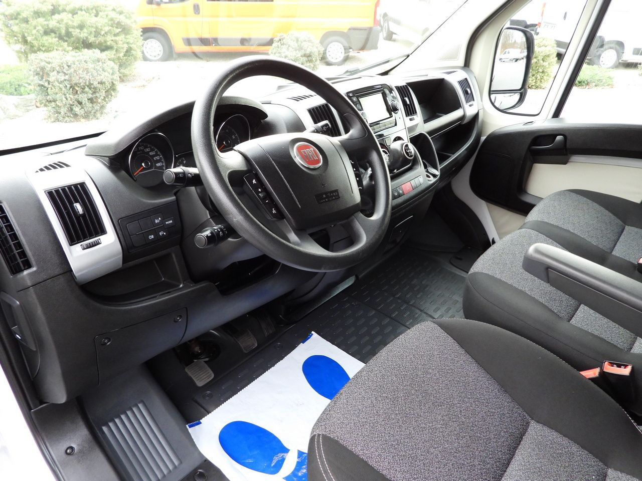 FIAT DUCATO BOX LIFT 8 PALLETS CRUISE CONTROL NAVIGATION LED LIGHTS AIR CONDITIONING 130HP - Closed box van: picture 2 FIAT DUCATO BOX LIFT 8 PALLETS CRUISE CONTROL NAVIGATION LED LIGHTS AIR CONDITIONING 130HP - Closed box van: picture 2