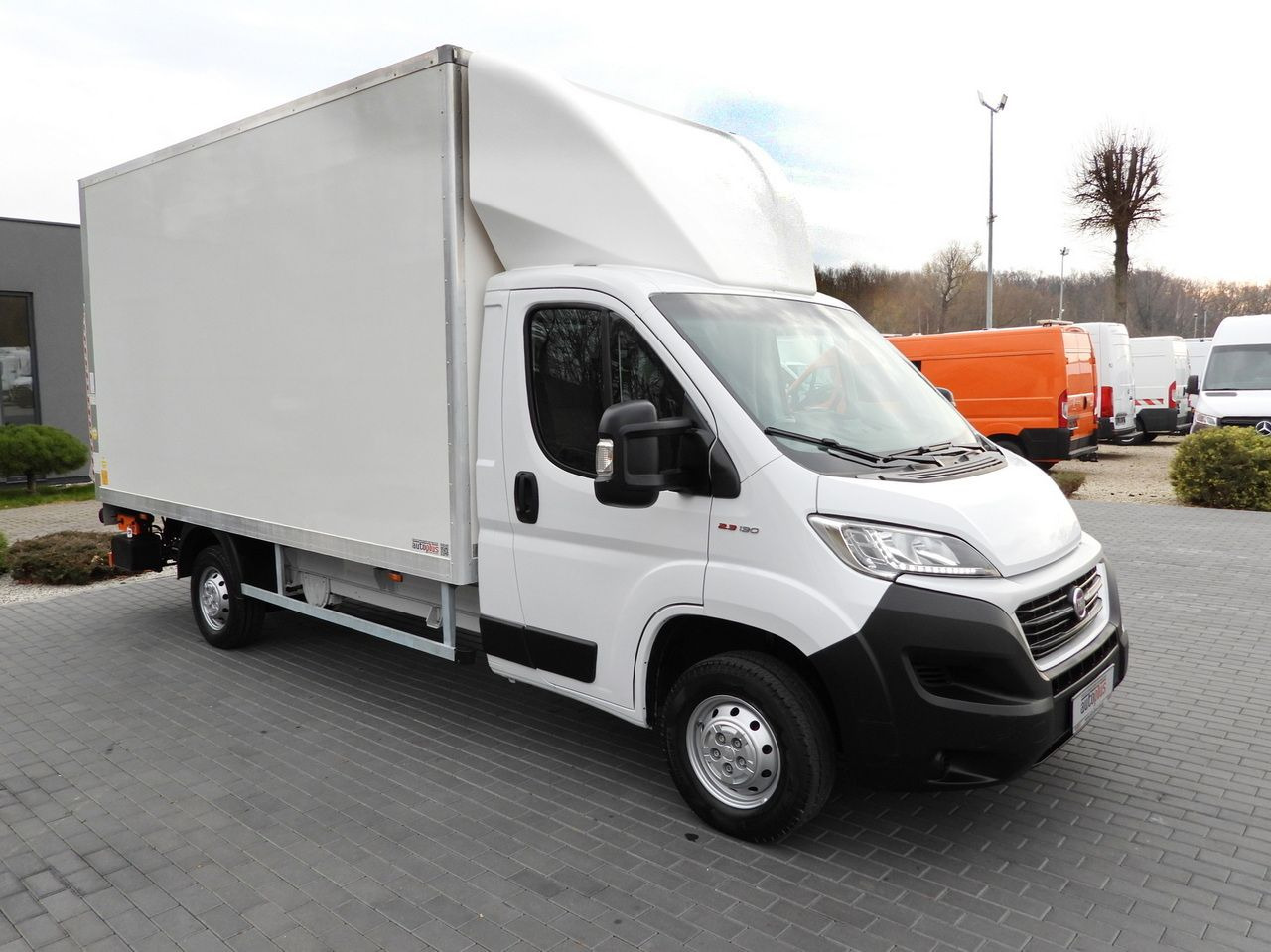 FIAT DUCATO BOX LIFT 8 PALLETS CRUISE CONTROL NAVIGATION LED LIGHTS AIR CONDITIONING 130HP - Closed box van: picture 4 FIAT DUCATO BOX LIFT 8 PALLETS CRUISE CONTROL NAVIGATION LED LIGHTS AIR CONDITIONING 130HP - Closed box van: picture 4