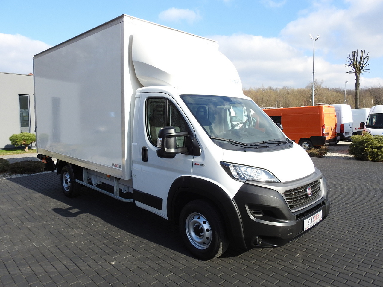 FIAT DUCATO BOX LIFT 8 PALLETS CRUISE CONTROL NAVIGATION LED LIGHTS AIR CONDITIONING 130HP - Closed box van: picture 4 FIAT DUCATO BOX LIFT 8 PALLETS CRUISE CONTROL NAVIGATION LED LIGHTS AIR CONDITIONING 130HP - Closed box van: picture 4