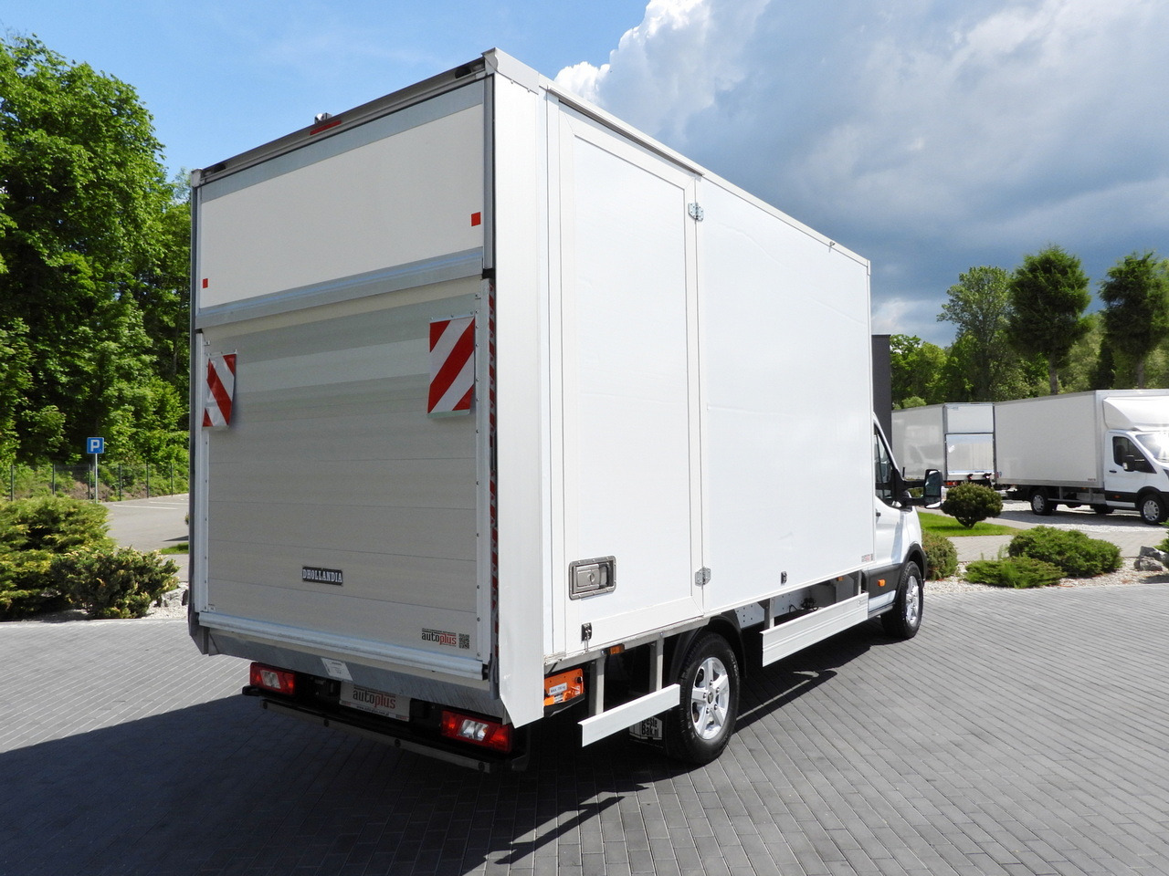 FORD TRANSIT BOX LIFT 8 PALLETS CRUISE CONTROL LED LIGHTS AIR CONDITIONING 130HP - Refrigerated delivery van: picture 3 FORD TRANSIT BOX LIFT 8 PALLETS CRUISE CONTROL LED LIGHTS AIR CONDITIONING 130HP - Refrigerated delivery van: picture 3