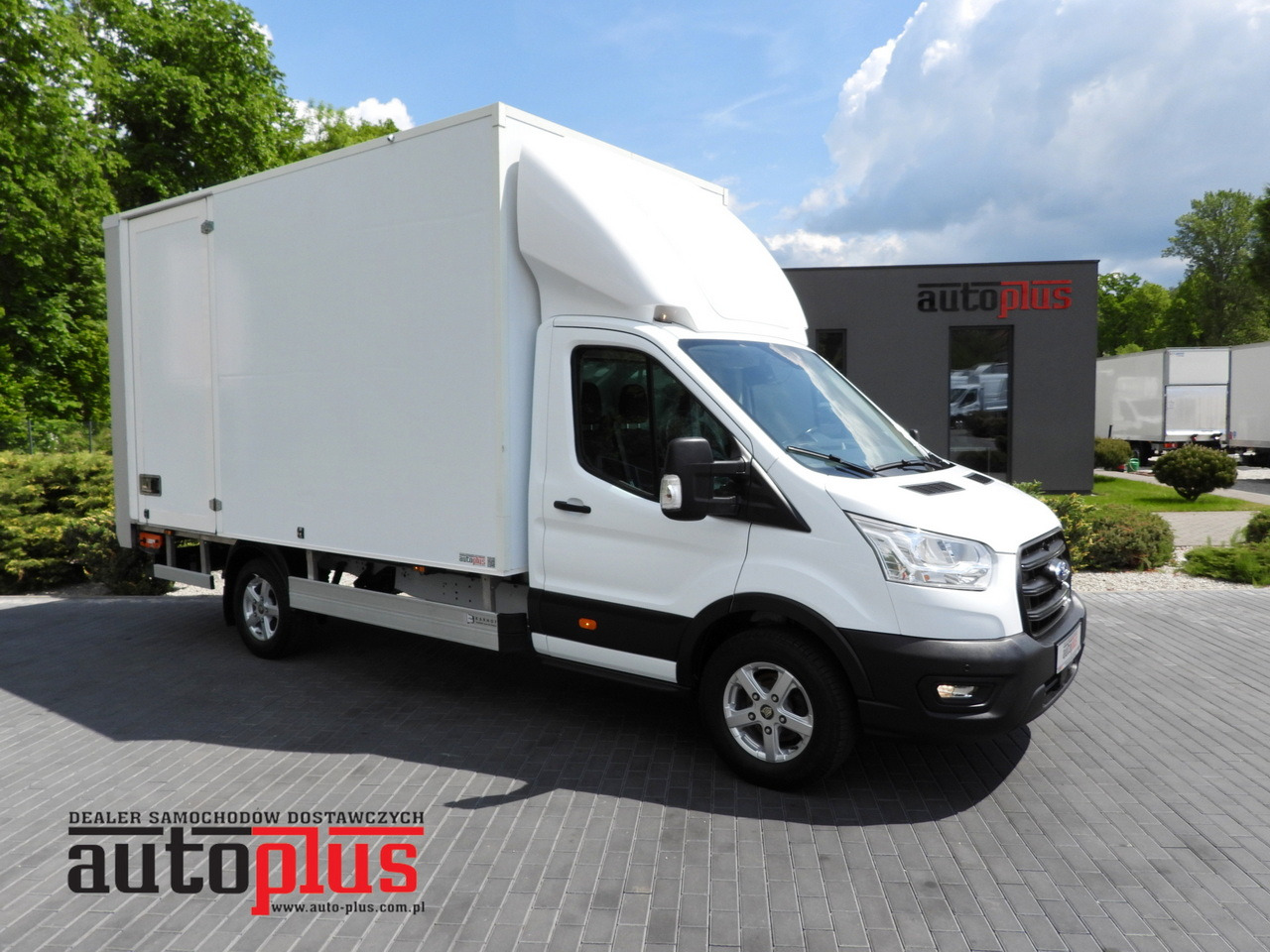 FORD TRANSIT BOX LIFT 8 PALLETS CRUISE CONTROL LED LIGHTS AIR CONDITIONING 130HP - Refrigerated delivery van: picture 1 FORD TRANSIT BOX LIFT 8 PALLETS CRUISE CONTROL LED LIGHTS AIR CONDITIONING 130HP - Refrigerated delivery van: picture 1