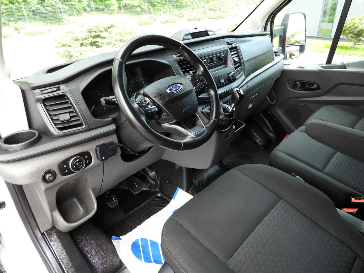 FORD TRANSIT BOX LIFT 8 PALLETS CRUISE CONTROL LED LIGHTS AIR CONDITIONING 130HP - Refrigerated delivery van: picture 2 FORD TRANSIT BOX LIFT 8 PALLETS CRUISE CONTROL LED LIGHTS AIR CONDITIONING 130HP - Refrigerated delivery van: picture 2