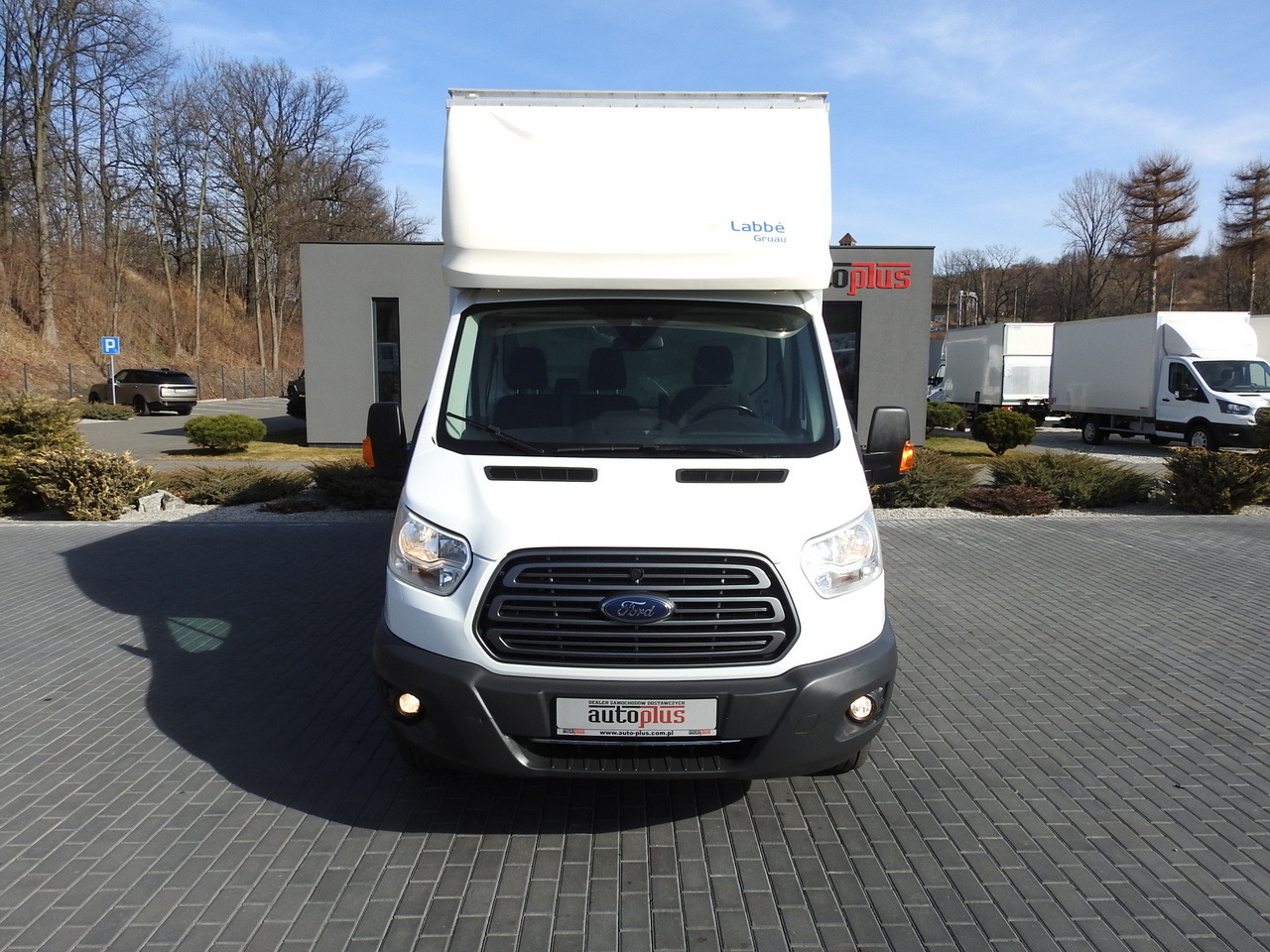 FORD TRANSIT BOX LIFT 8 PALLETS CRUISE CONTROL LED LIGHTS TWIN WHEELS AIR CONDITIONING 170HP - Closed box van: picture 5 FORD TRANSIT BOX LIFT 8 PALLETS CRUISE CONTROL LED LIGHTS TWIN WHEELS AIR CONDITIONING 170HP - Closed box van: picture 5