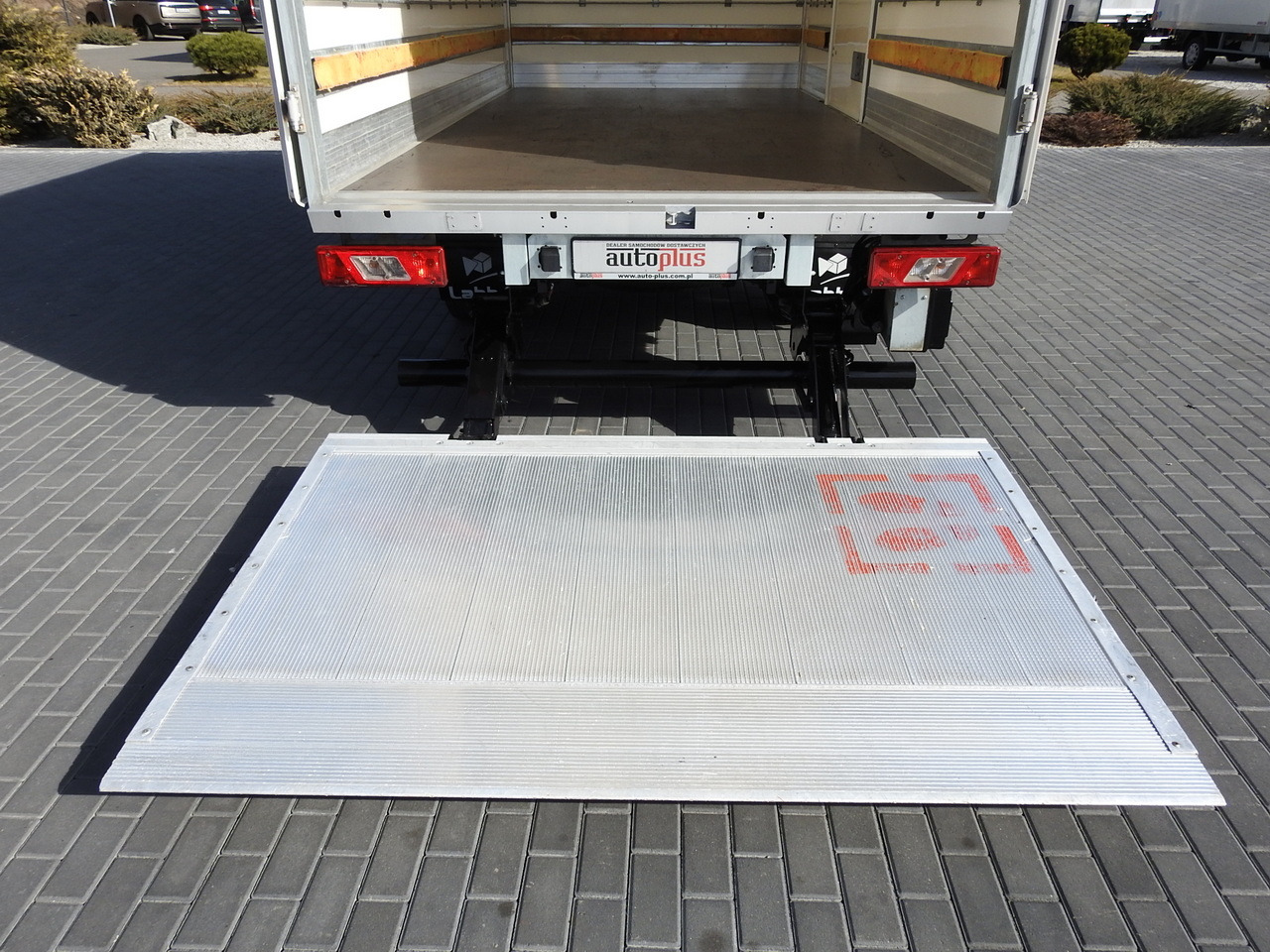 Closed box van FORD TRANSIT  BOX LIFT 8 PALLETS CRUISE CONTROL LED LIGHTS TWIN WHEELS AIR CONDITIONING  170HP: picture 23