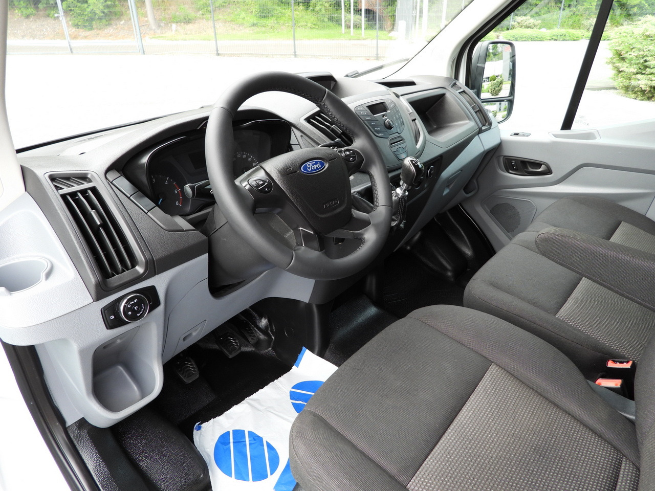 FORD TRANSIT REFRIGERATOR VAN 5*C AIR CONDITIONING 105HP - Refrigerated delivery van: picture 2 FORD TRANSIT REFRIGERATOR VAN 5*C AIR CONDITIONING 105HP - Refrigerated delivery van: picture 2