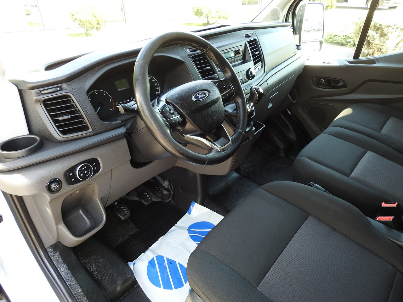 FORD TRANSIT REGRIGERATOR BOX 0*C POWER SUPPLY 230V CRUISE CONTROL AIR CONDITIONING TWIN WHEELS 170HP - Refrigerated delivery van: picture 2 FORD TRANSIT REGRIGERATOR BOX 0*C POWER SUPPLY 230V CRUISE CONTROL AIR CONDITIONING TWIN WHEELS 170HP - Refrigerated delivery van: picture 2