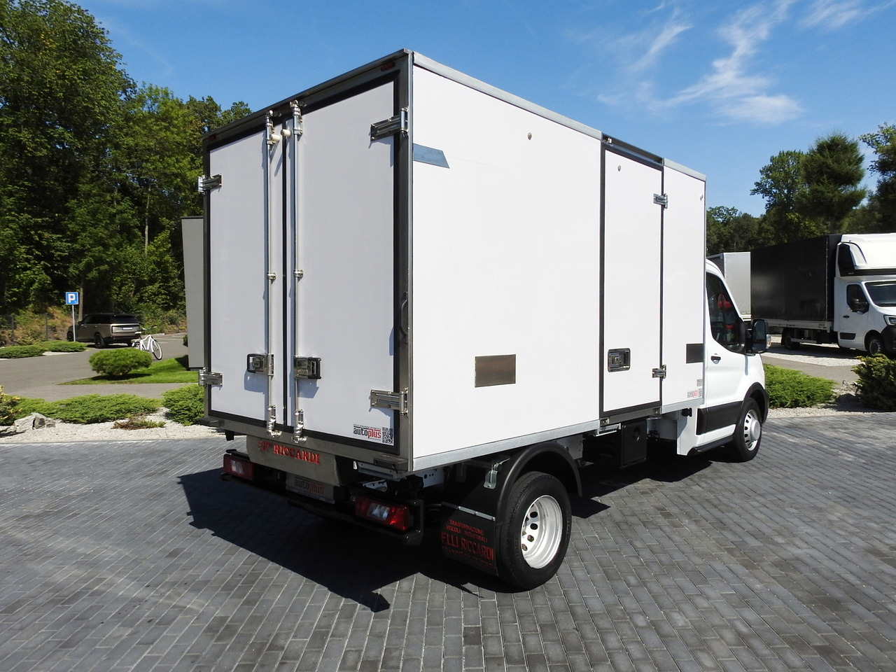 FORD TRANSIT REGRIGERATOR BOX 0*C POWER SUPPLY 230V CRUISE CONTROL AIR CONDITIONING TWIN WHEELS 170HP - Refrigerated delivery van: picture 3 FORD TRANSIT REGRIGERATOR BOX 0*C POWER SUPPLY 230V CRUISE CONTROL AIR CONDITIONING TWIN WHEELS 170HP - Refrigerated delivery van: picture 3