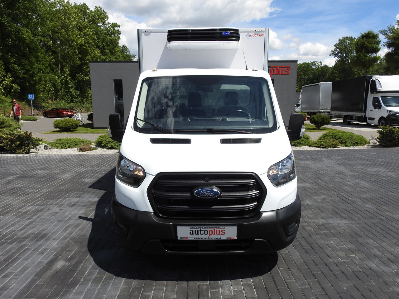 FORD TRANSIT REGRIGERATOR BOX 0*C POWER SUPPLY 230V CRUISE CONTROL AIR CONDITIONING TWIN WHEELS 170HP - Refrigerated delivery van: picture 5 FORD TRANSIT REGRIGERATOR BOX 0*C POWER SUPPLY 230V CRUISE CONTROL AIR CONDITIONING TWIN WHEELS 170HP - Refrigerated delivery van: picture 5
