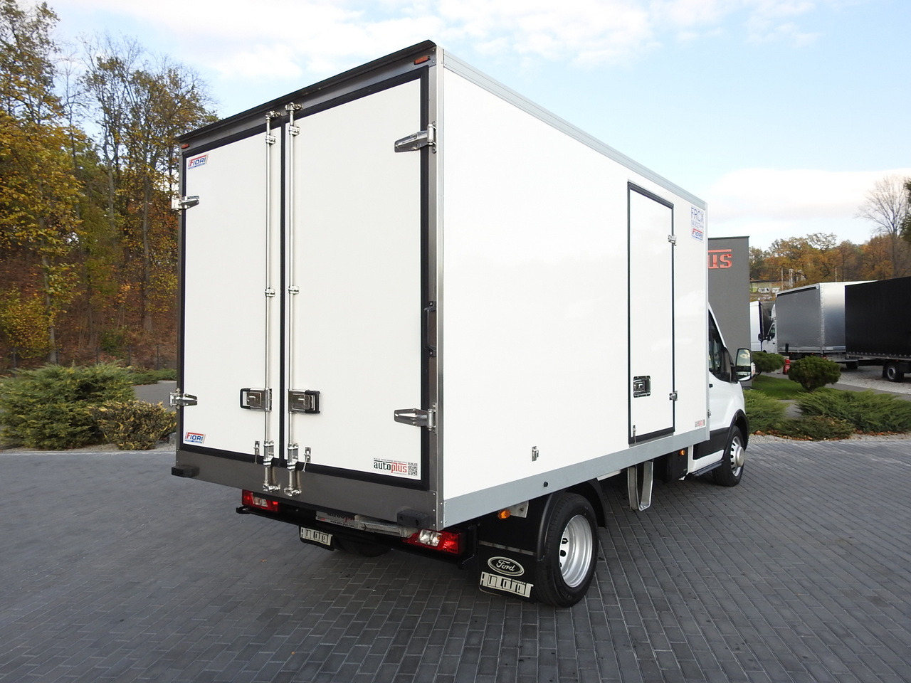 FORD TRANSIT REGRIGERATOR BOX -10*C POWER SUPPLY 230V CRUISE CONTROL AIR CONDITIONING LED LIGHTS PNEUMATICS TWIN WHEELS 130HP - Refrigerated delivery van: picture 3 FORD TRANSIT REGRIGERATOR BOX -10*C POWER SUPPLY 230V CRUISE CONTROL AIR CONDITIONING LED LIGHTS PNEUMATICS TWIN WHEELS 130HP - Refrigerated delivery van: picture 3