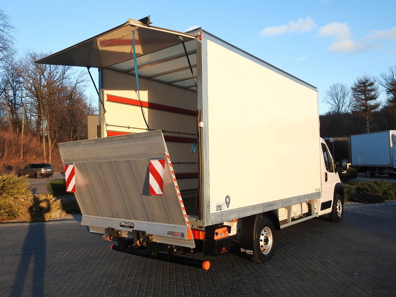 Fiat DUCATO KOFFER AUFZUG 8 PALETTEN TEMPOMAT - Closed box van: picture 3 Fiat DUCATO KOFFER AUFZUG 8 PALETTEN TEMPOMAT - Closed box van: picture 3