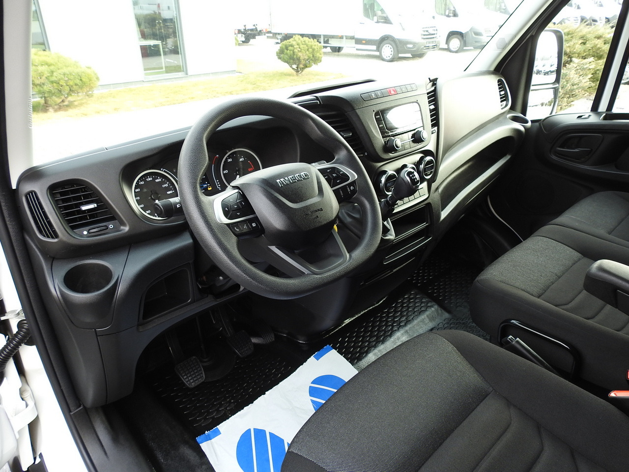 IVECO DAILY 35C16 BOX LIFT 8 PALLETS CRUISE CONTROL TWIN WHEELS AIR CONDITIONING 160HP - Closed box van: picture 2 IVECO DAILY 35C16 BOX LIFT 8 PALLETS CRUISE CONTROL TWIN WHEELS AIR CONDITIONING 160HP - Closed box van: picture 2