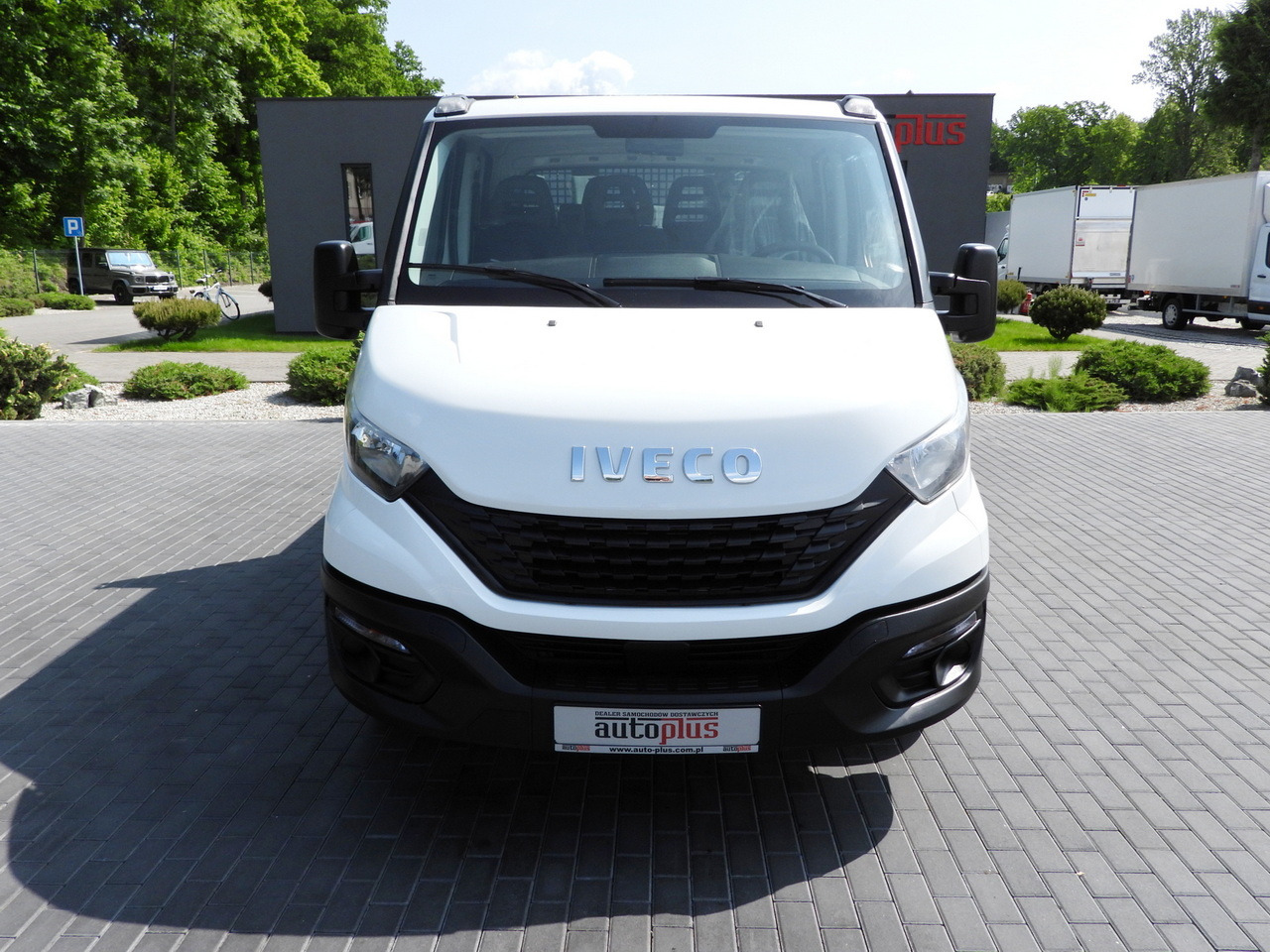 IVECO DAILY 35S12 STAKE BODY DOUBLE CABIN DOKA 7 SEATS AIR CONDITIONING 120HP - Crew cab van: picture 5 IVECO DAILY 35S12 STAKE BODY DOUBLE CABIN DOKA 7 SEATS AIR CONDITIONING 120HP - Crew cab van: picture 5