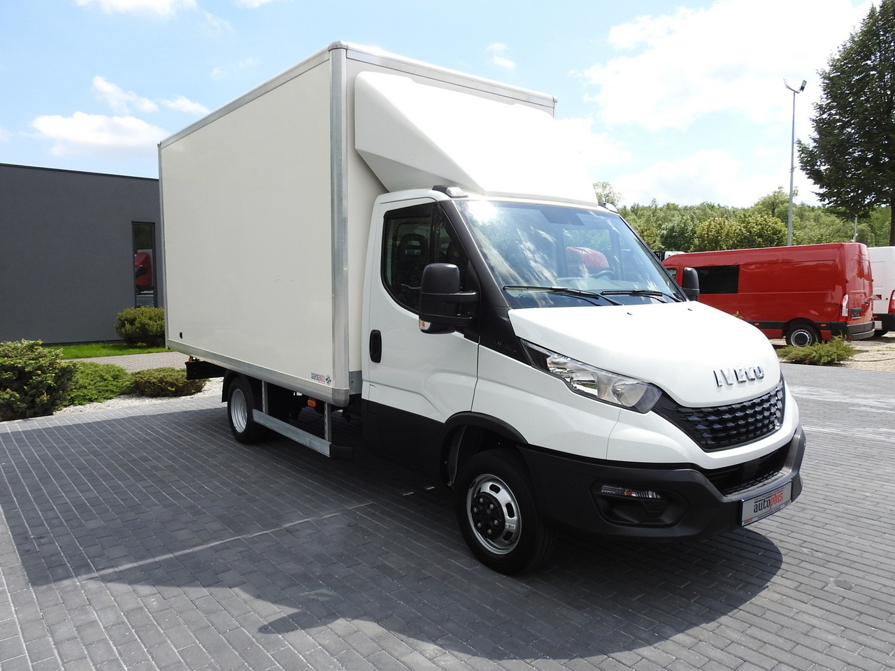 IVECO DAILY 35S14 8 PALLETS CRUISE CONTROL TWIN WHEELS AIR CONDITIONING  140HP - Refrigerated delivery van: picture 4 IVECO DAILY 35S14 8 PALLETS CRUISE CONTROL TWIN WHEELS AIR CONDITIONING  140HP - Refrigerated delivery van: picture 4
