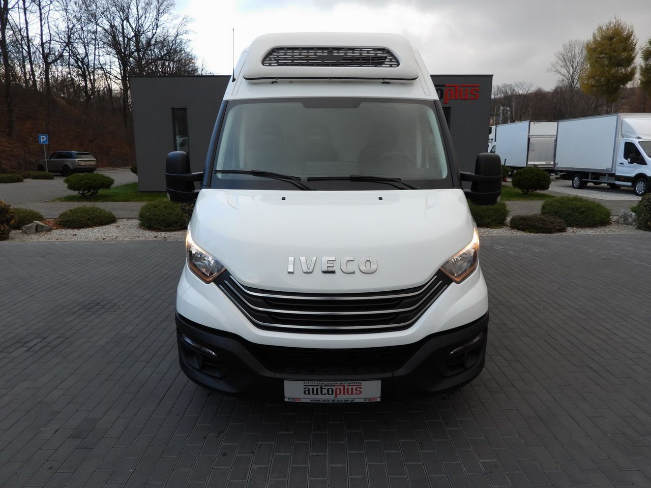 IVECO DAILY 35S14 REFRIGERATOR VAN 0*C POWER SUPPLY 230V NAVIGATION AUTOMATIC TRANSMISSION AIR CONDITIONING 140HP - Refrigerated delivery van: picture 5 IVECO DAILY 35S14 REFRIGERATOR VAN 0*C POWER SUPPLY 230V NAVIGATION AUTOMATIC TRANSMISSION AIR CONDITIONING 140HP - Refrigerated delivery van: picture 5