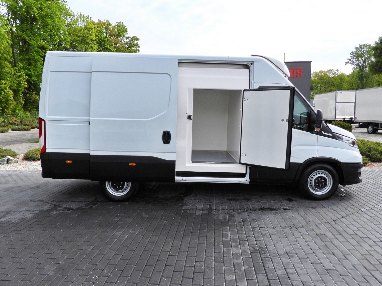 Leasing of IVECO DAILY 35S14 REFRIGERATOR VAN -10*C POWER SUPPLY 230V CRUISE CONTROL AUTOMATIC TRANSMISSION HI-MATIC AIR CONDITIONING  140HP IVECO DAILY 35S14 REFRIGERATOR VAN -10*C POWER SUPPLY 230V CRUISE CONTROL AUTOMATIC TRANSMISSION HI-MATIC AIR CONDITIONING  140HP: picture 8